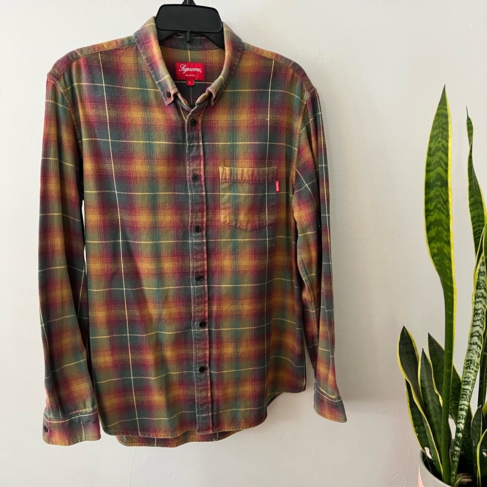 Supreme flannel. EUC. Size L